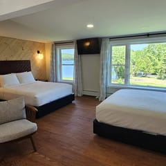 Juniper Motel-Deluxe Double Queen-Second Floor-Pet Friendly-Room 7