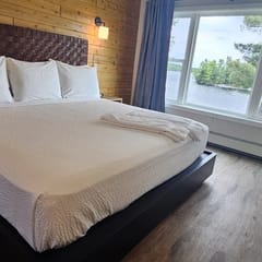 Juniper Motel-King Studio-Pet Friendly-Second Floor-Room 1