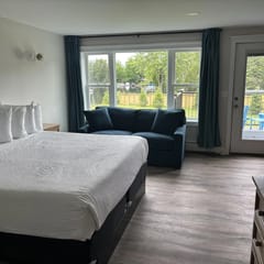 Juniper Motel-King Suite-Ground Floor-Room 12