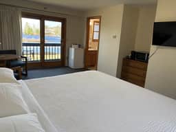 Juniper Motel-King-Pet Friendly-Upper Level-Room 15 - Image 2
