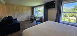 Juniper Motel-Deluxe King-Second Floor-Room 6 - Image 3