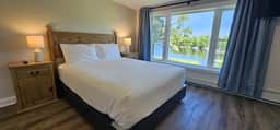 Juniper Motel-Double Queen-Pet Friendly-Second Level-Room 4 - Image 3