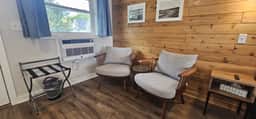 Juniper Motel-King Studio-Pet Friendly-Second Floor-Room 1 - Image 5
