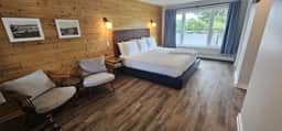 Juniper Motel-King Studio-Pet Friendly-Second Floor-Room 1 - Image 4
