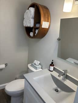 Juniper Motel-King Suite-Pet Friendly-Cooktop-Ground Floor-Room 22 - Image 5