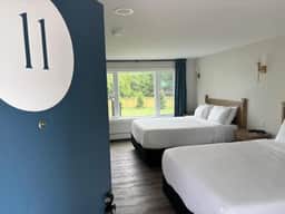 Motel-Lake Front-Double Queen-Ground Floor-Handicap Accessible-Pet Friendly-Room 11 - Image 5