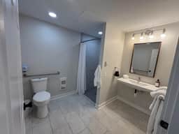 Motel-Lake Front-Double Queen-Ground Floor-Handicap Accessible-Pet Friendly-Room 11 - Image 3