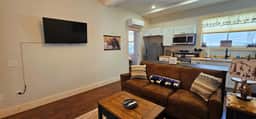 Pleasant Street Retreat - Image 4