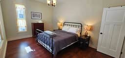 Pleasant Street Retreat - Image 5