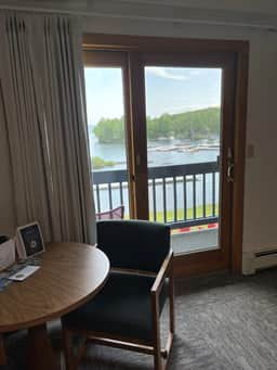 Juniper Motel-King-Pet Friendly-Upper Level-Room 15 - Image 3