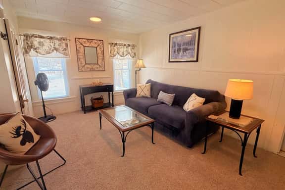 West Cove Upper Right Apartment - Image 1
