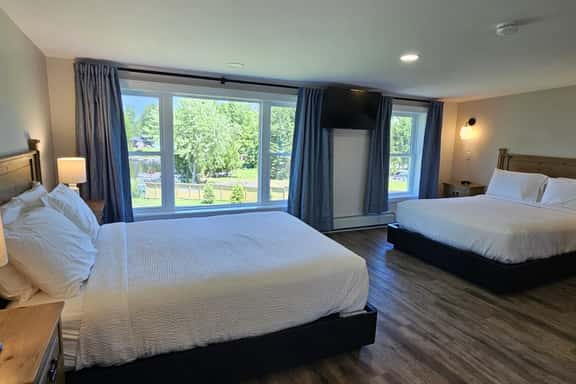 Juniper Motel-Double Queen-Pet Friendly-Second Level-Room 4 - Image 1