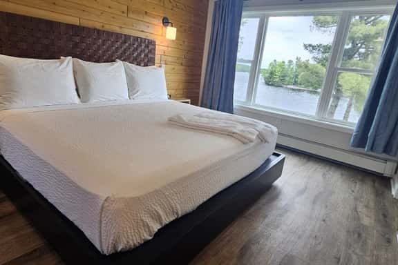 Juniper Motel-King Studio-Pet Friendly-Second Floor-Room 1 - Image 1