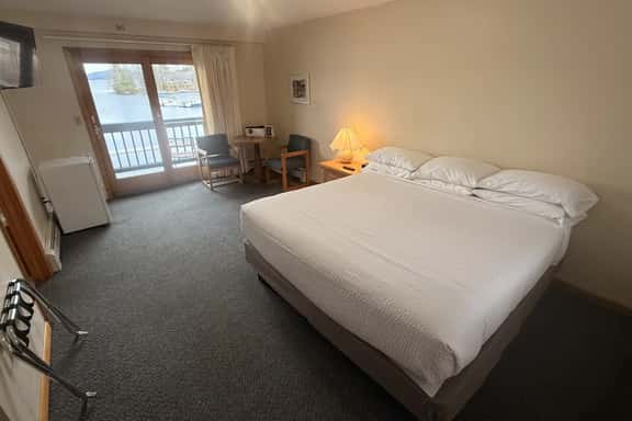 Juniper Motel-King-Jacuzzi-Balcony-Room 16 - Image 1