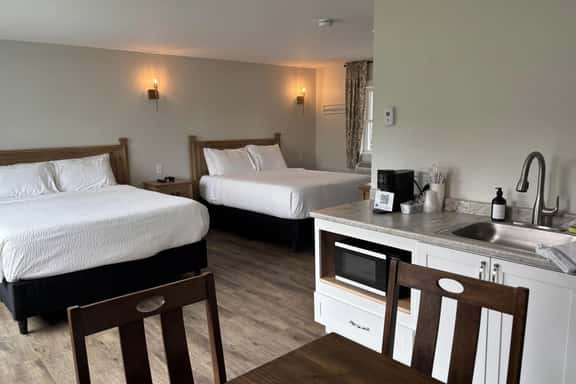 Motel-Lake Front-Double Queen-Ground Floor-Handicap Accessible-Pet Friendly-Room 11 - Image 1