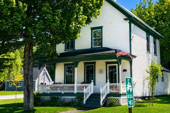 The Pritham House | Pet-Friendly, Public Beach & Dining - Image 1