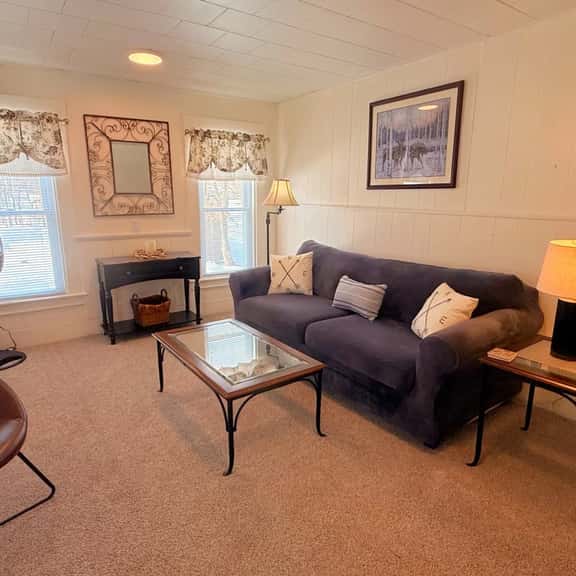 West Cove Upper Right Apartment - Image 1