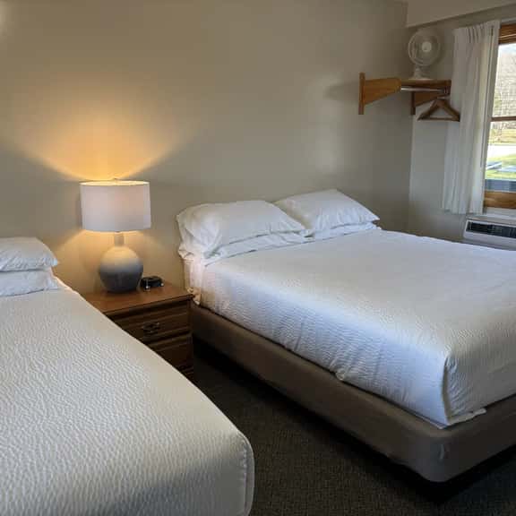 Juniper Motel- Double Queen- Pet Friendly-Balcony-Room 17 - Image 1
