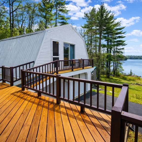 Lakeshore Retreat - Image 1