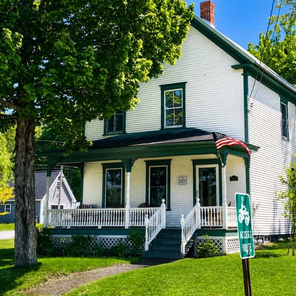 The Pritham House | Pet-Friendly, Public Beach & Dining - Image 1