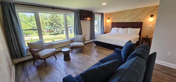 Juniper Motel-Deluxe King-Second Floor-Room 6 - Image 2