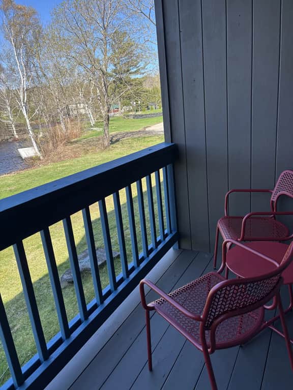 Juniper Motel-Double Queen-Balcony-Pet Friendly-Room 14 - Image 2