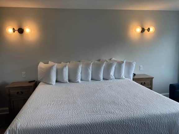 Juniper Motel-King Suite-Ground Floor-Room 12 - Image 5