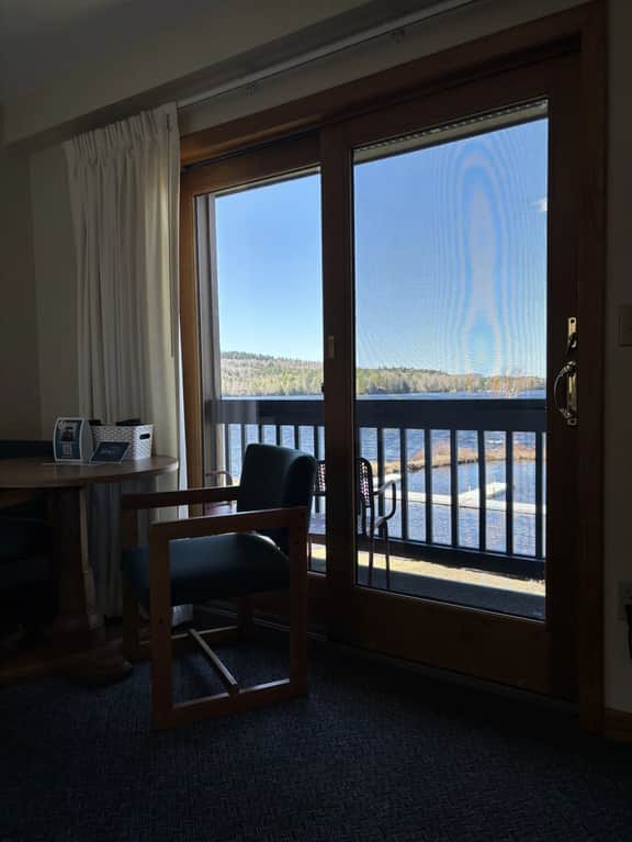 Juniper Motel-King-Jacuzzi-Balcony-Room 16 - Image 4