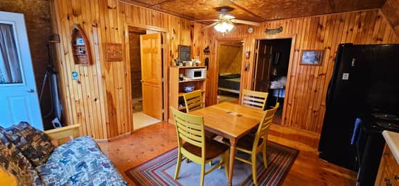 Lakeshore Retreat - Image 5