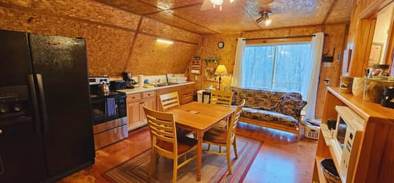 Lakeshore Retreat - Image 4