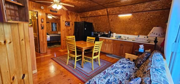 Lakeshore Retreat - Image 3