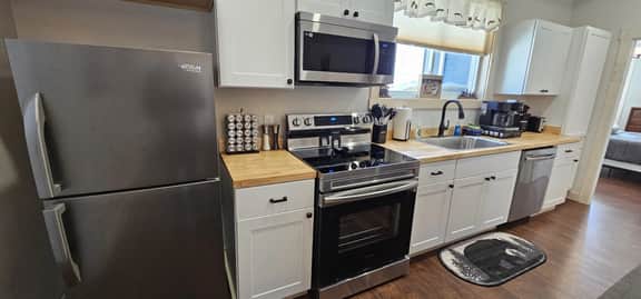 Pleasant Street Retreat - Image 2
