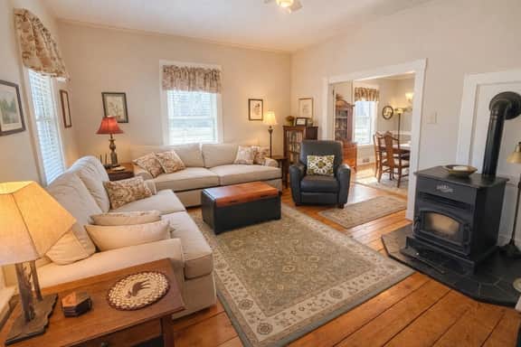 The Pritham House | Pet-Friendly, Public Beach & Dining - Image 2