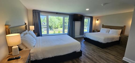 Juniper Motel-Double Queen-Pet Friendly-Second Level-Room 4 - Image 1