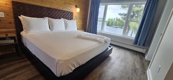 Juniper Motel-King Studio-Pet Friendly-Second Floor-Room 1 - Image 1