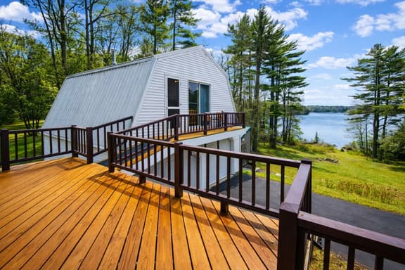 Lakeshore Retreat - Image 1