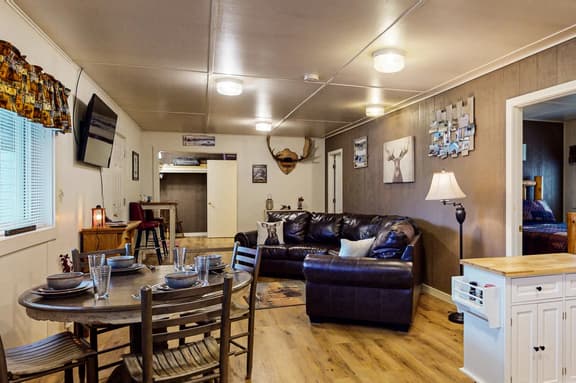 Moose Hollow Apartment - Image 1